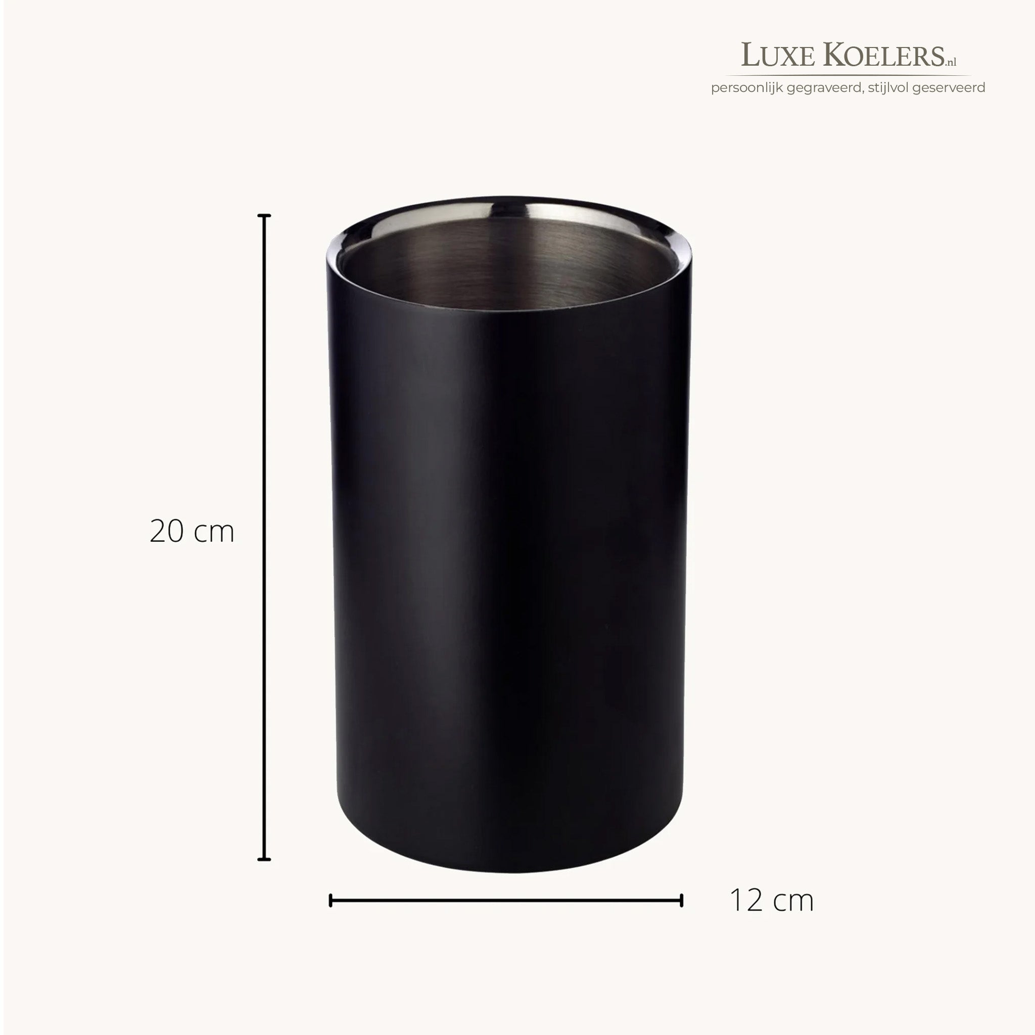 Zwarte champagne of wijnkoeler met afmetingen 20 cm hoog en 12 cm diameter. witte achtergrond