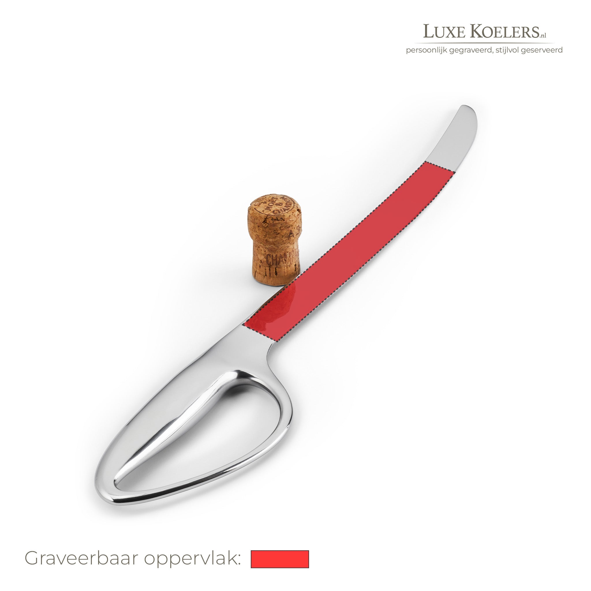 Witte achtergrond met logo rechts boven. Op voorwerp staat een rood vlak waarbinnen gegraveerd kan worden. Sabel ontkurken met kurk