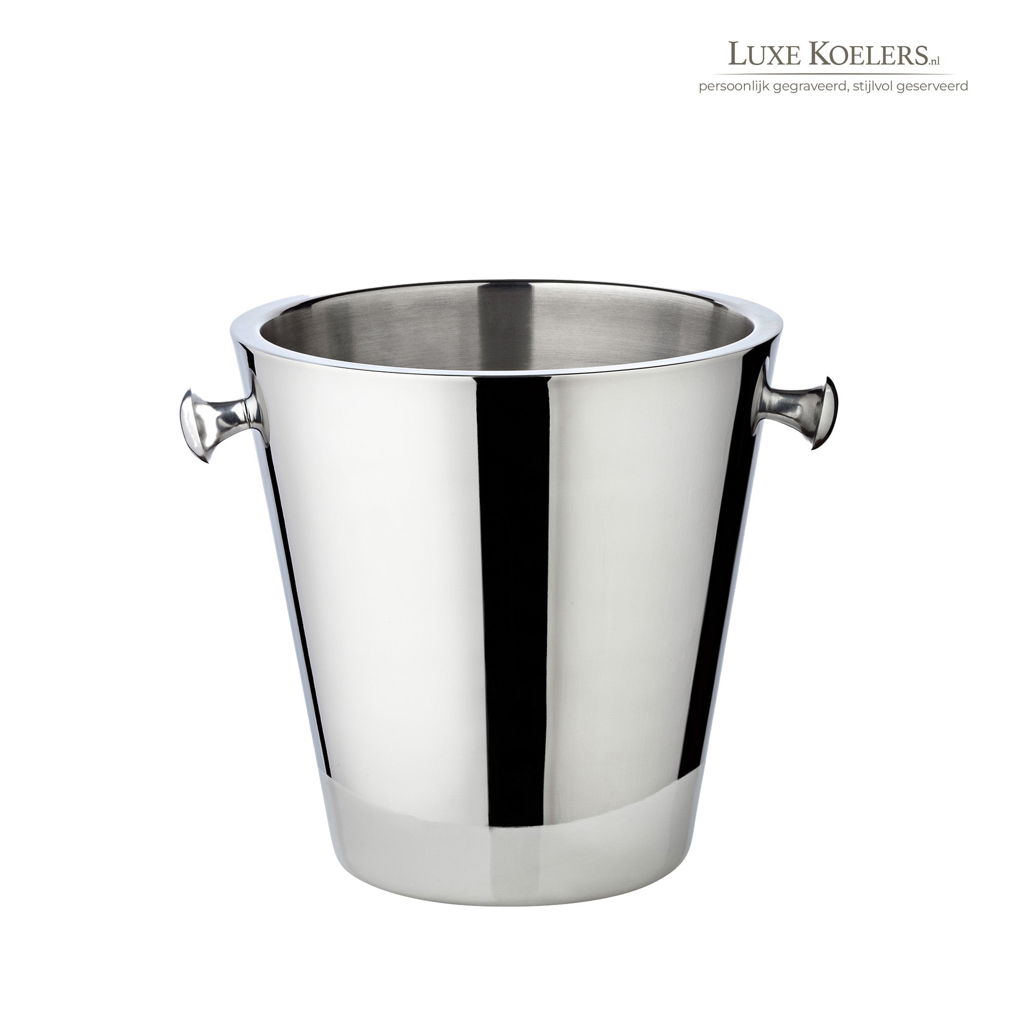 Zilveren champagnekoeler modern op een witte achtergrond