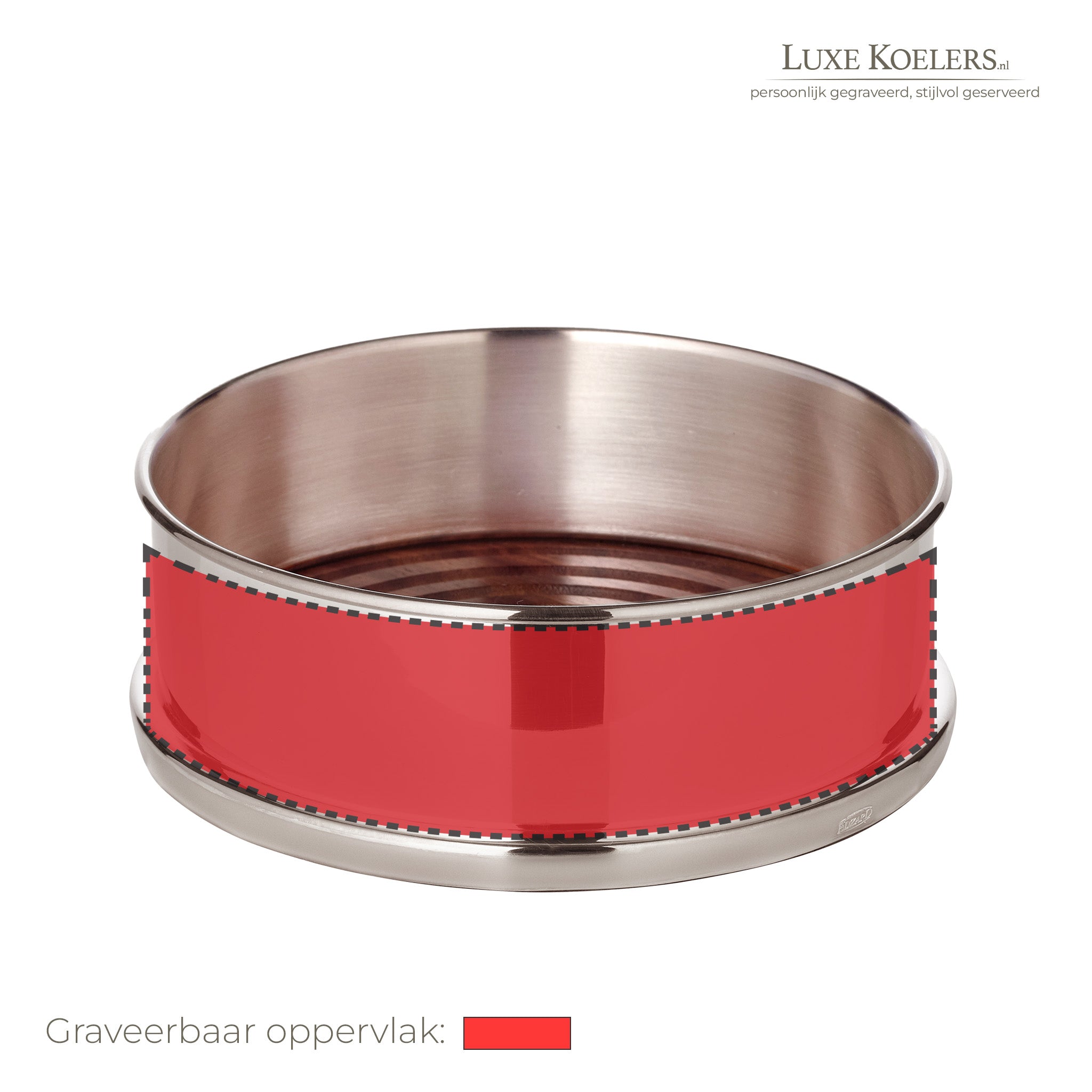 Witte achtergrond met logo rechts boven. Op voorwerp staat een rood vlak waarbinnen gegraveerd kan worden. Wijnbak verzilverd
