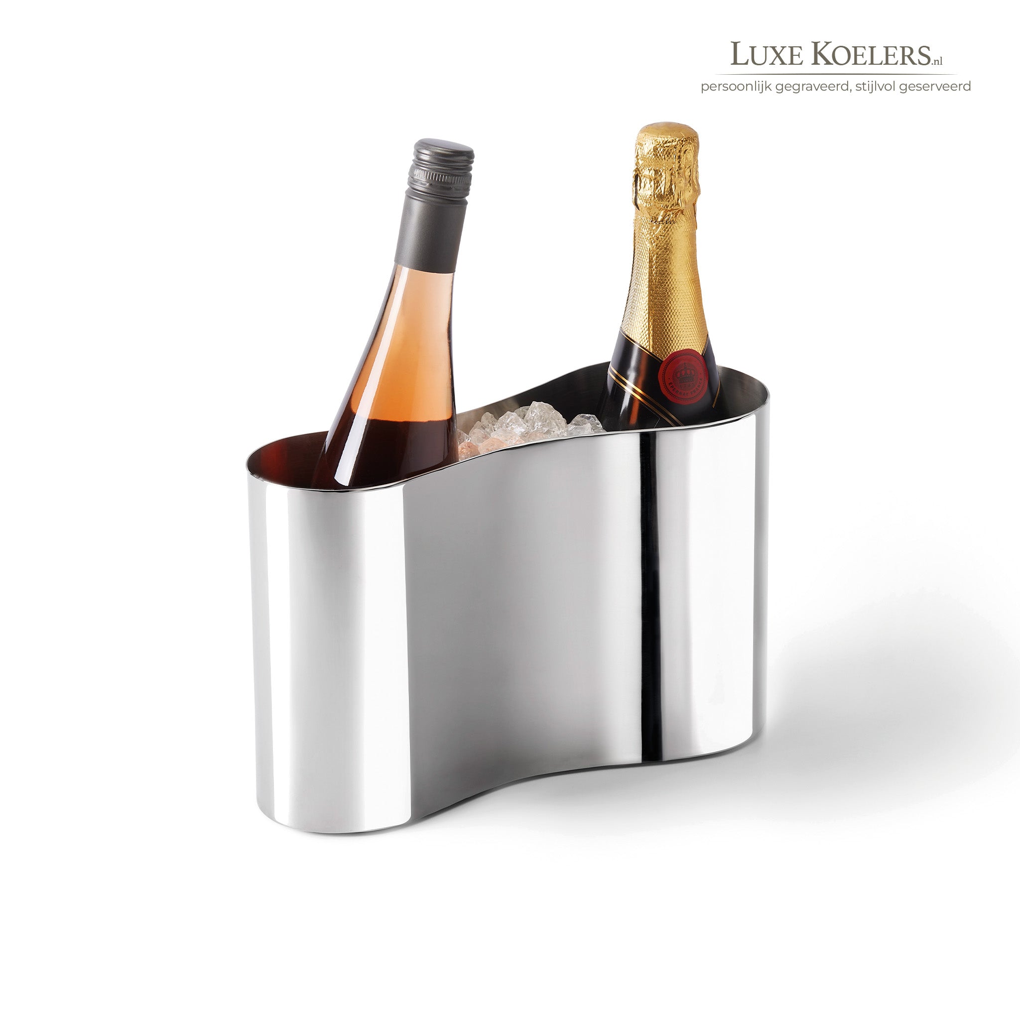 Wijnkoeler met twee flessen er in op een witte achtergrond 